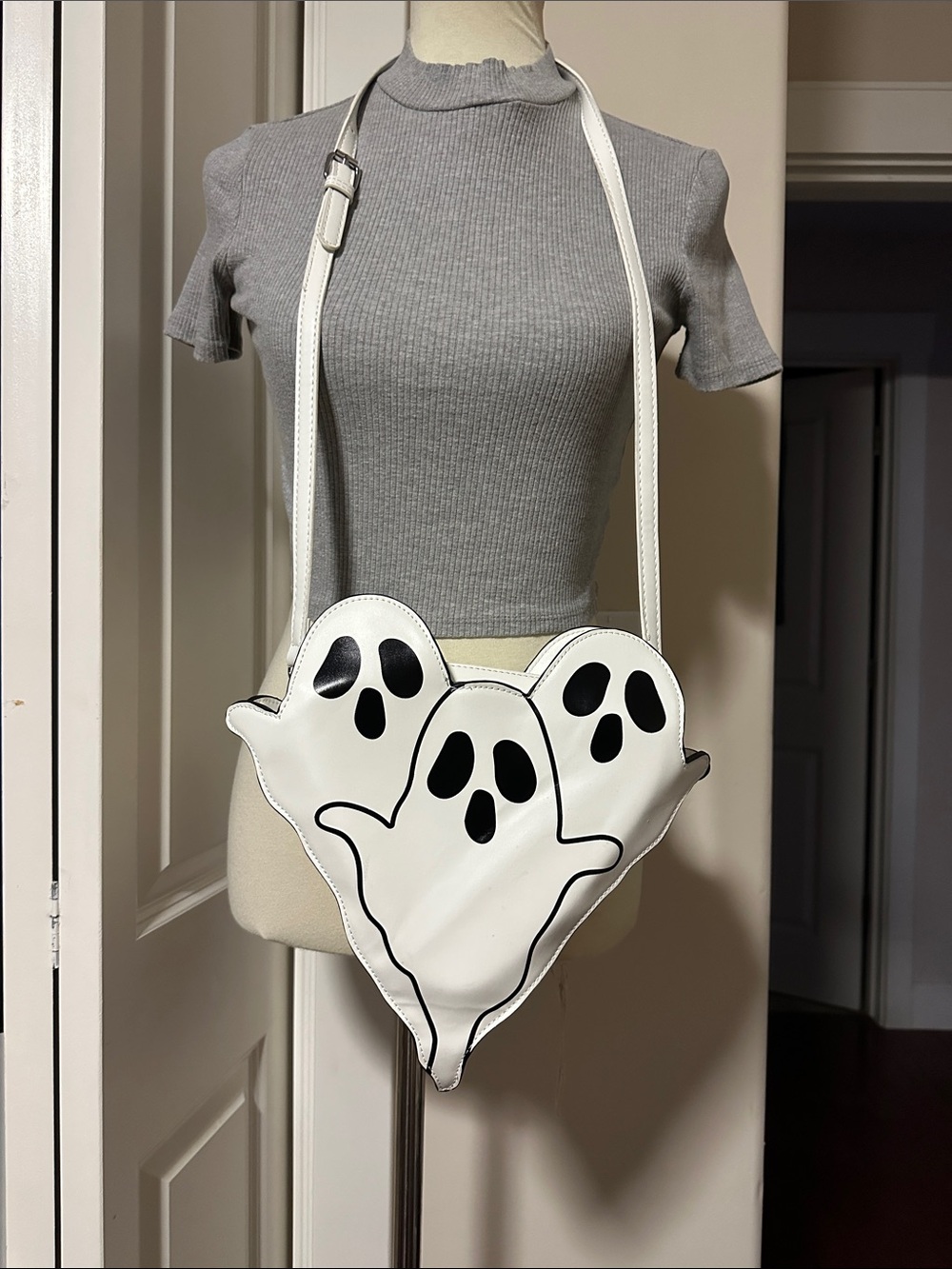 NWOT Halloween 🖤 Shaped Triple Ghost Crossbody Bag Spooky Novelty Purse White